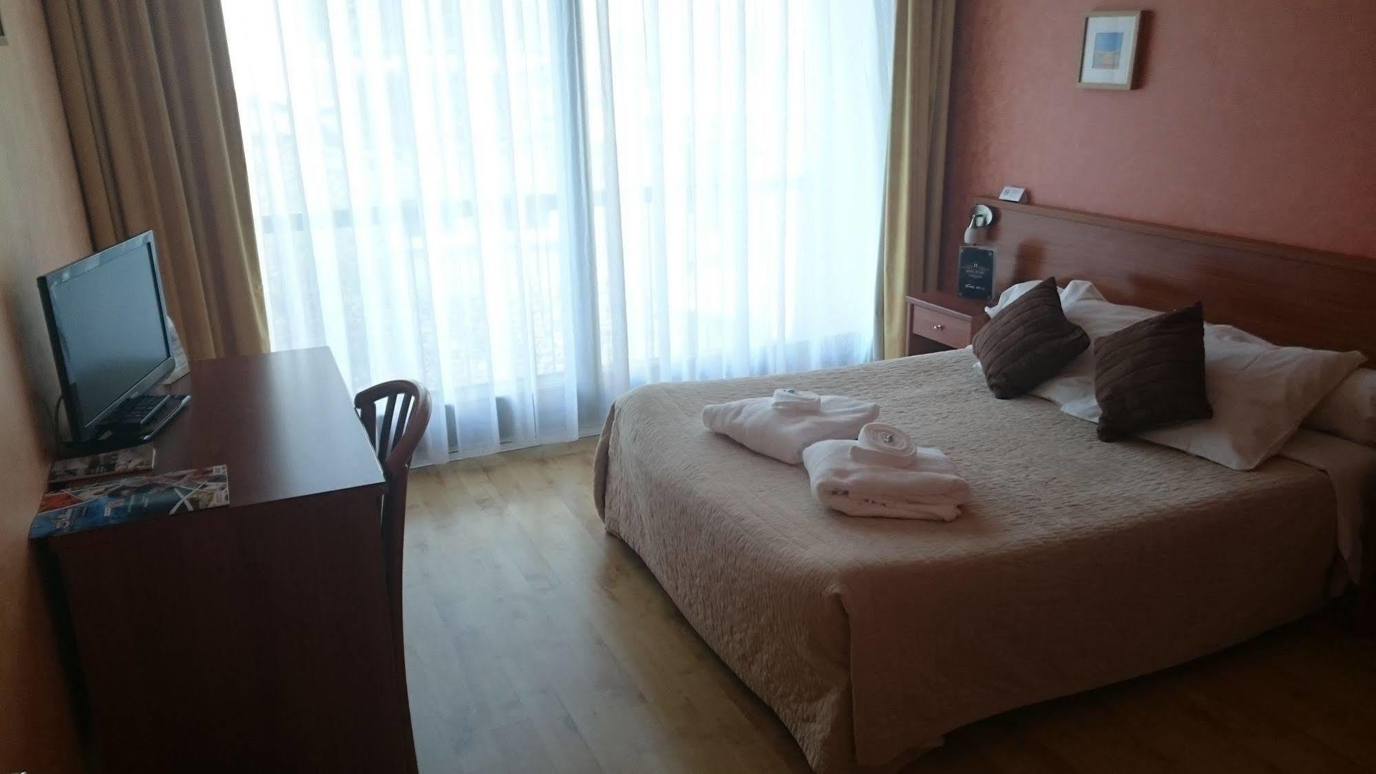Brit Hotel Du Ban Chaudes-Aigues Eksteriør bilde